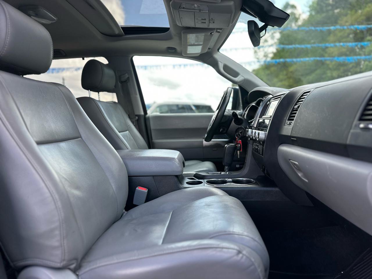 Used 2018 Toyota Sequoia Limited w/ Safety & Convenience Package AWD/4WD image 19