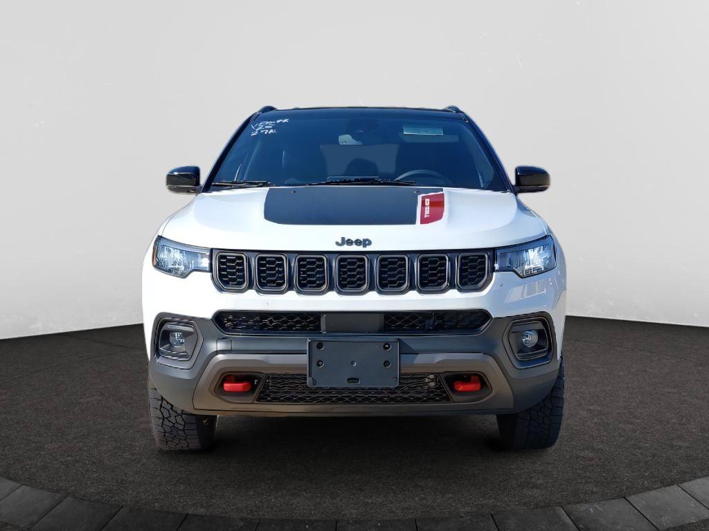 Used 2025 Jeep Compass Trailhawk AWD/4WD image 2
