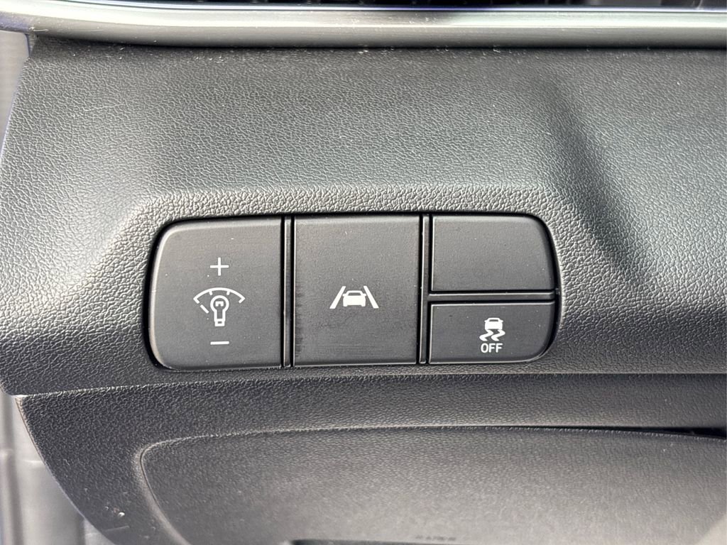 Certified 2023 Hyundai Elantra Limited w/ Preferred Accessory Package image 40