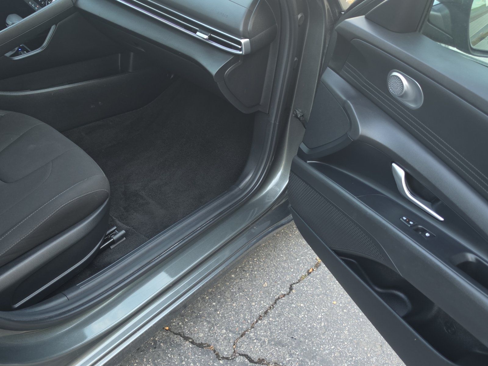 Used 2024 Hyundai Elantra SEL FWD image 29