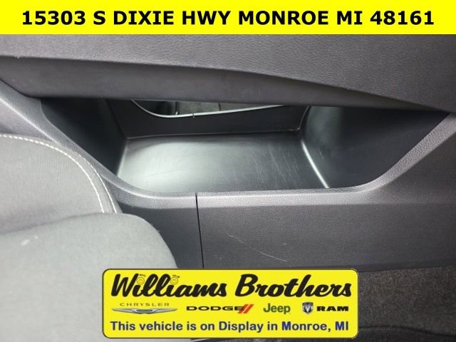 Used 2024 Nissan Rogue S image 31