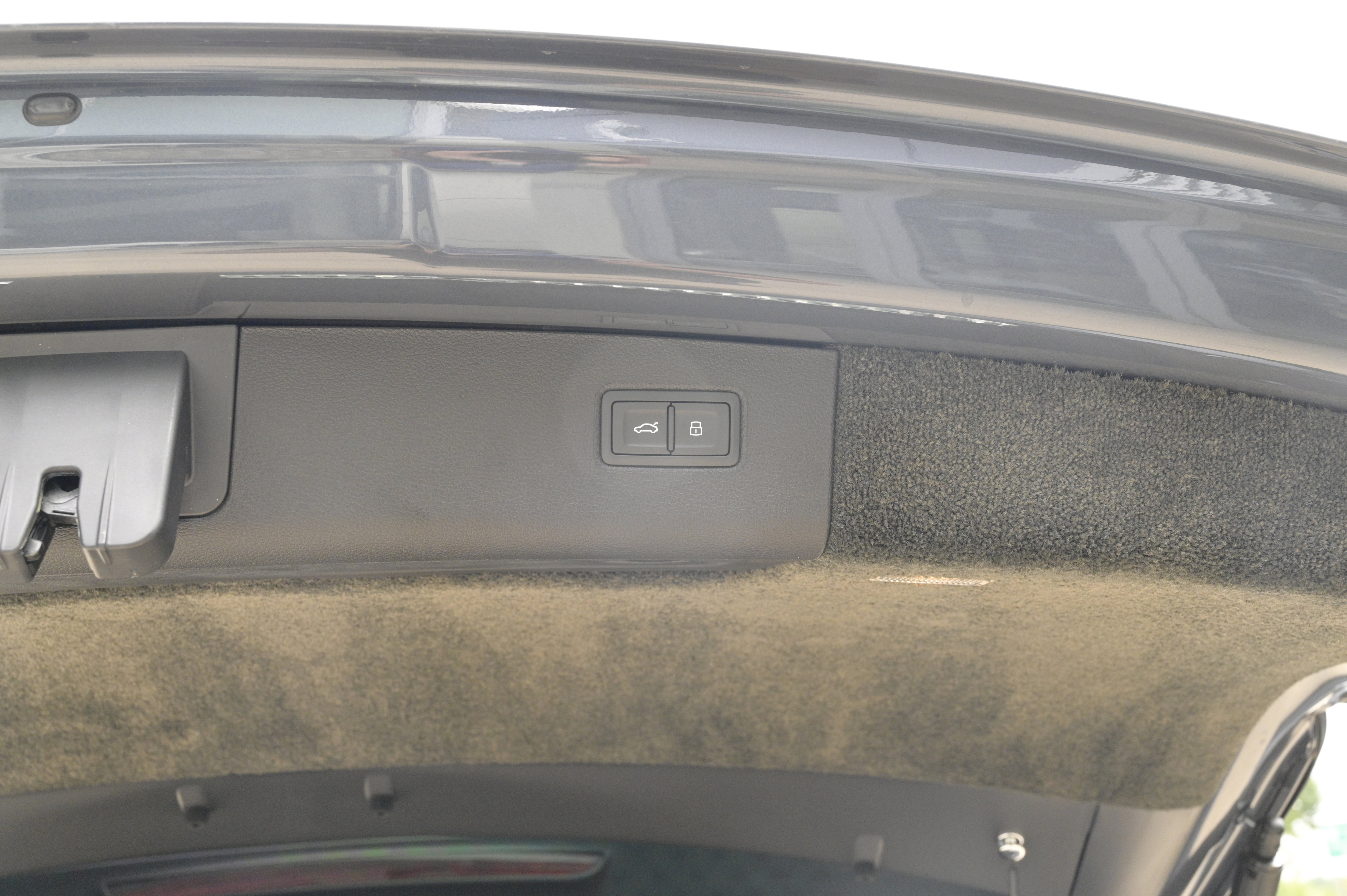 Used 2021 Bentley Bentayga AWD/4WD image 45