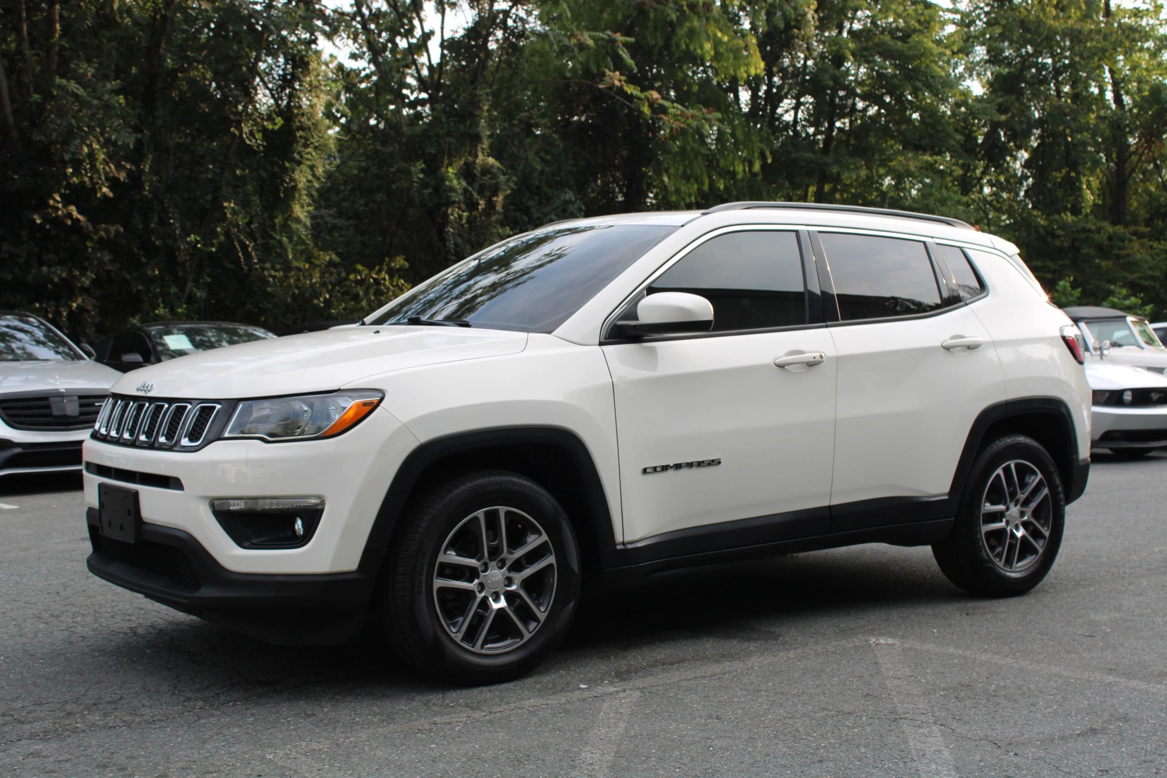 Used 2019 Jeep Compass Latitude FWD image 3