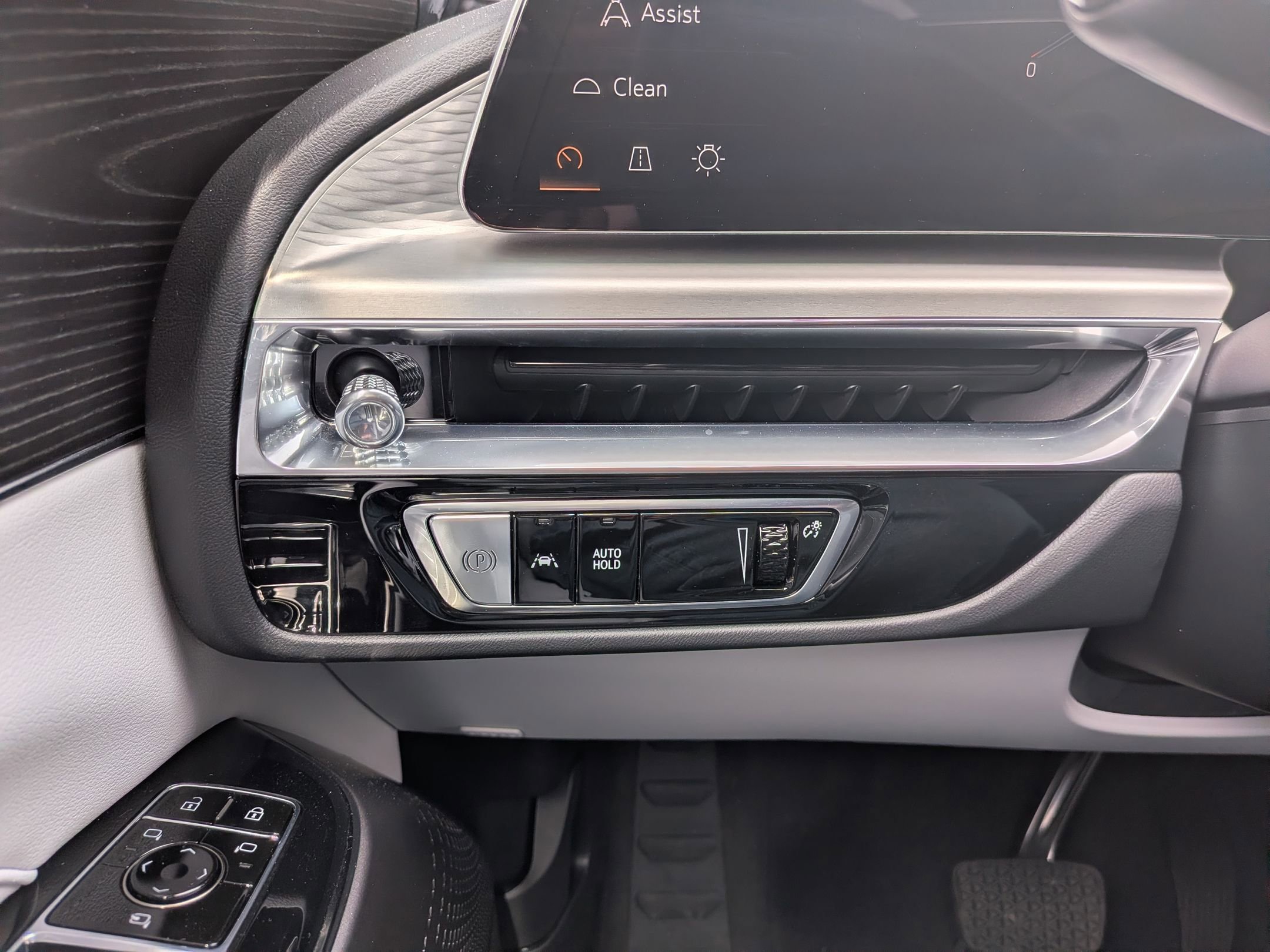Certified 2024 Cadillac Lyriq Sport AWD/4WD image 18
