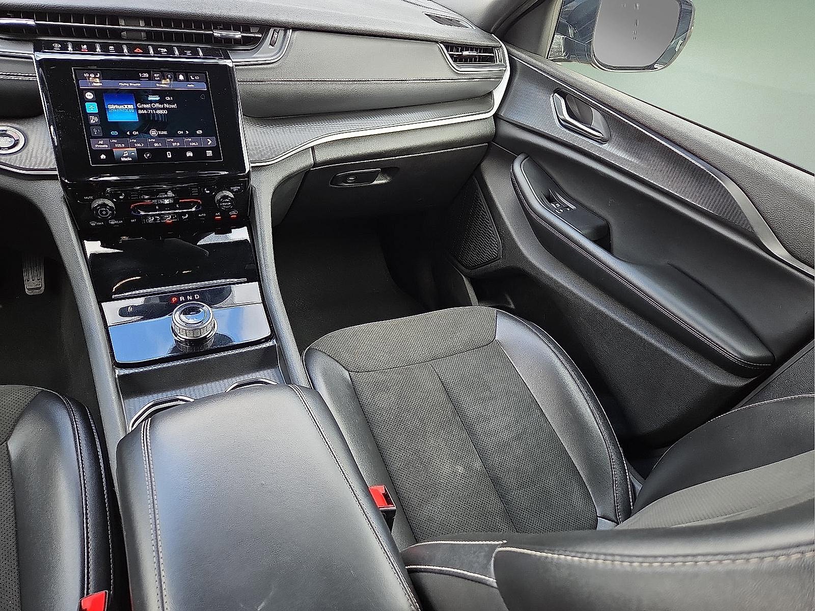 Used 2024 Jeep Grand Cherokee L Laredo image 13