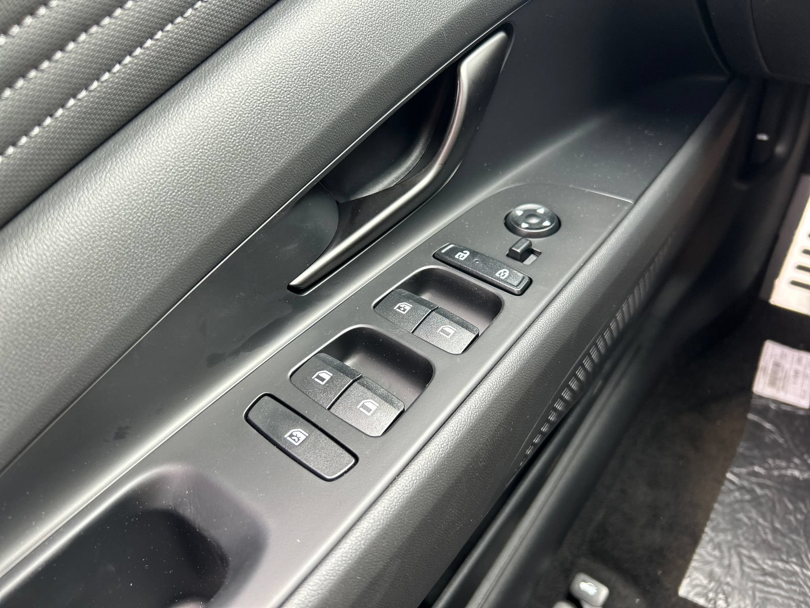 New 2026 Hyundai Elantra SEL Sport FWD image 11
