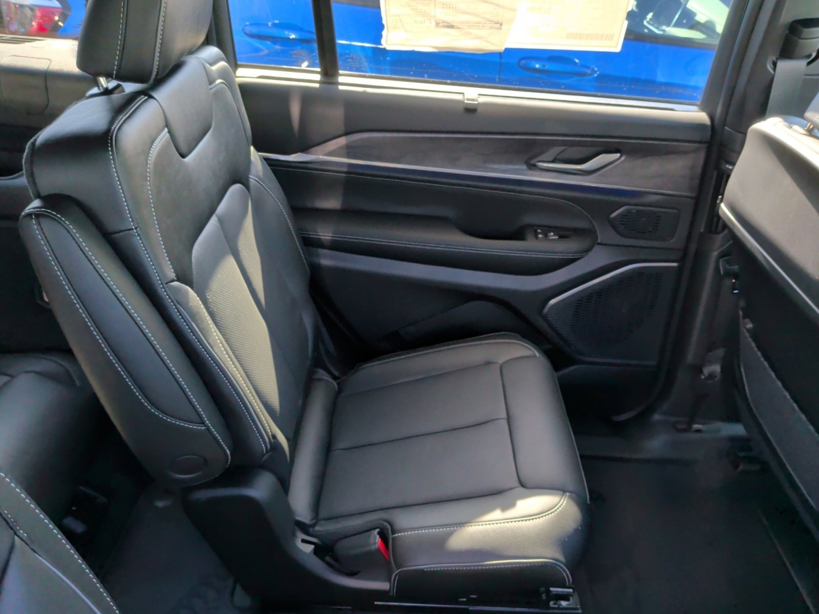 New 2025 Jeep Grand Cherokee L Overland image 24