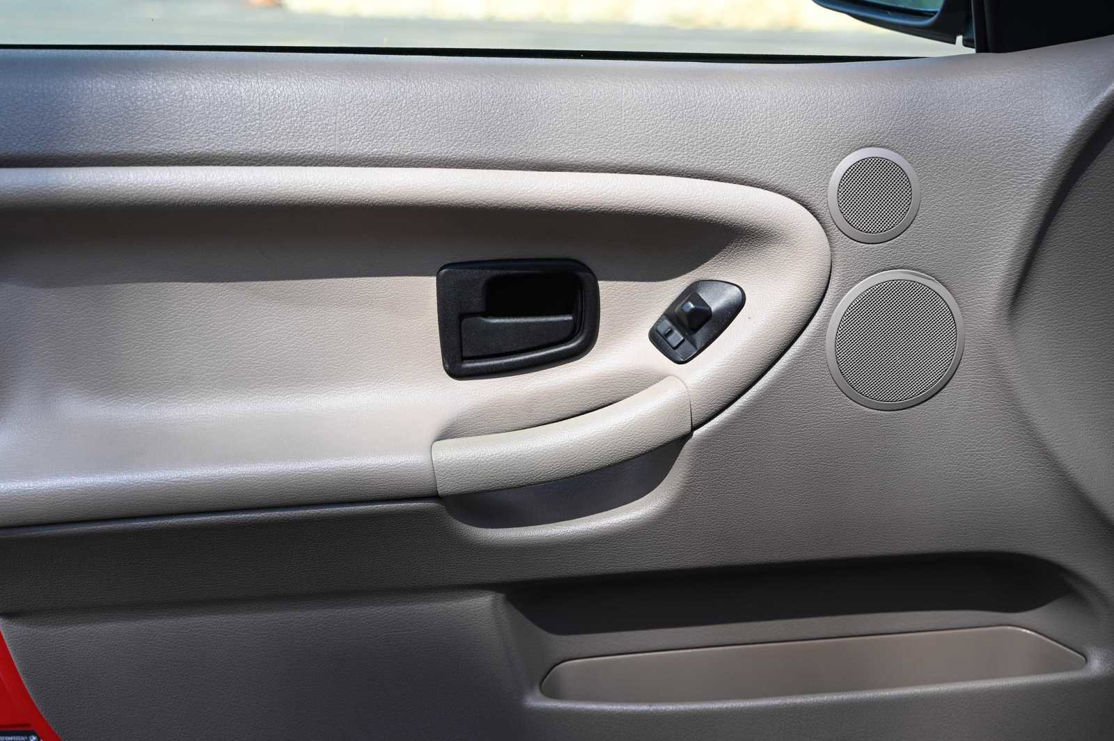 Used 1992 BMW 325i Sedan image 16