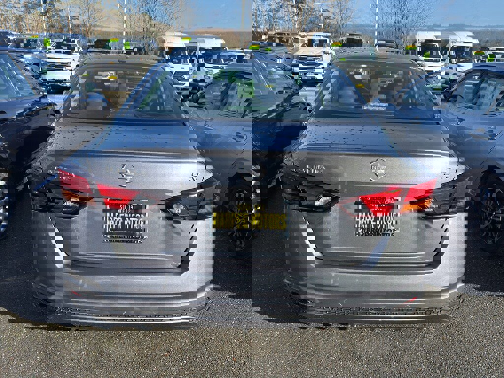 Used 2024 Nissan Altima 2.5 SV image 3