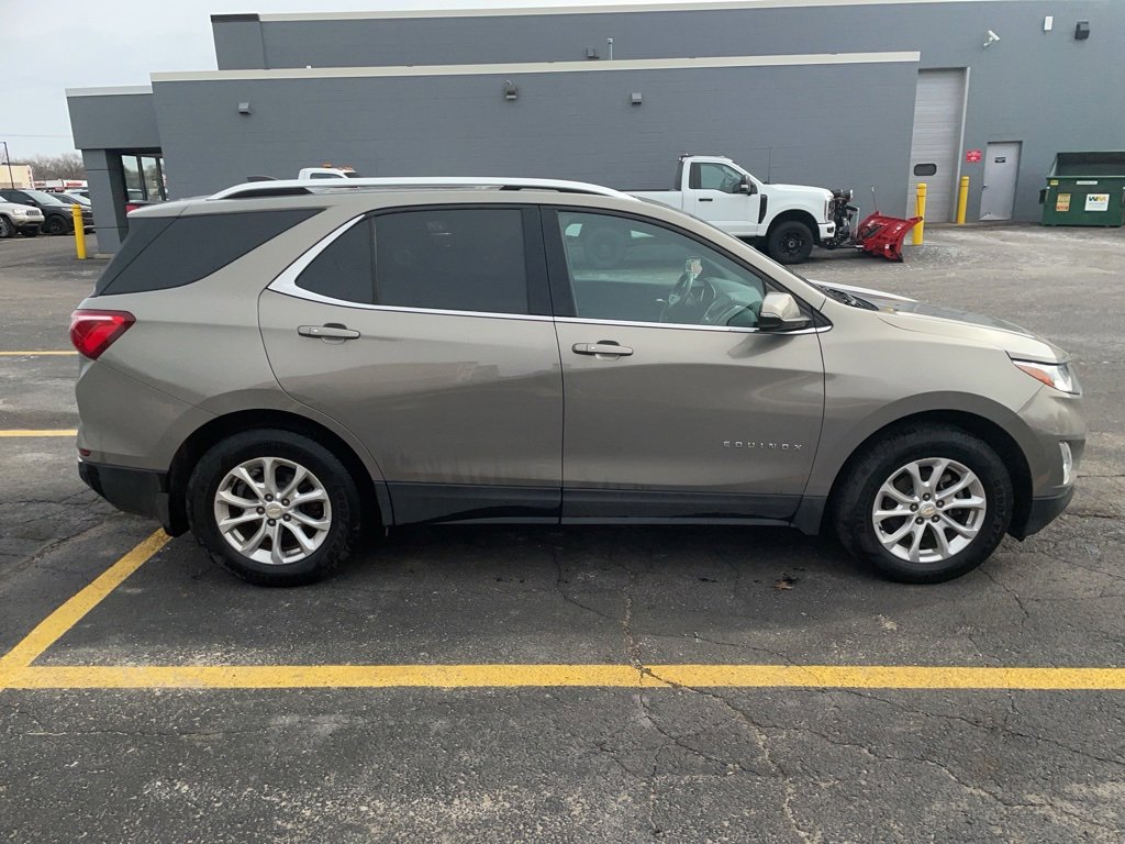 Used 2018 Chevrolet Equinox LT w/ Sun & Infotainment Package image 4
