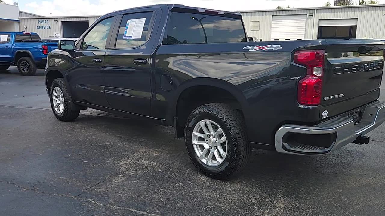 Used 2022 Chevrolet Silverado 1500 LT AWD/4WD image 6