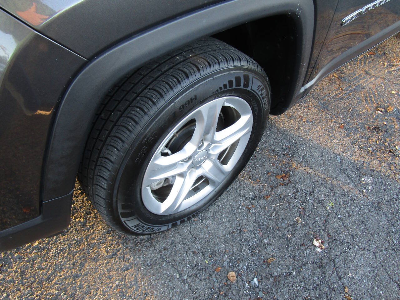 Used 2024 Jeep Compass Latitude AWD/4WD image 24