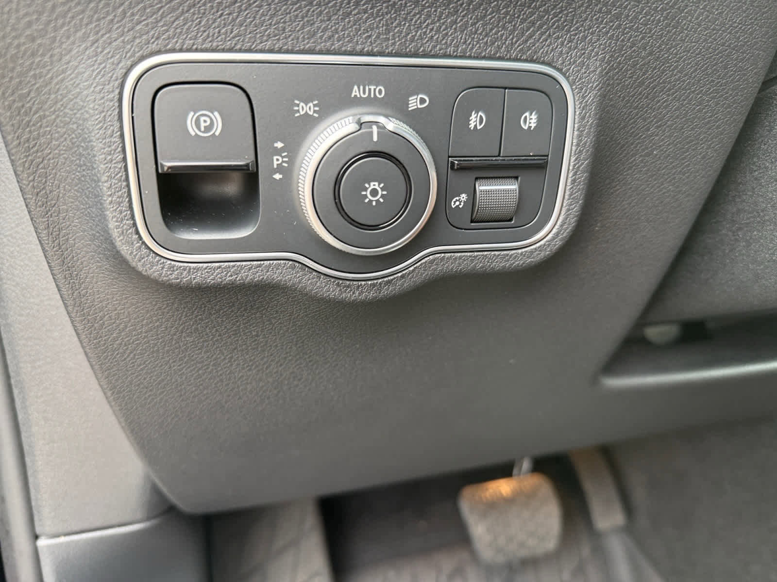 Certified 2024 Mercedes-Benz GLB 250 image 23