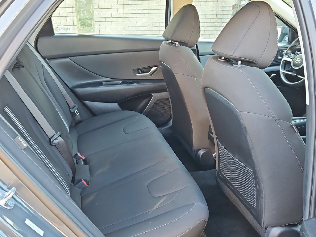 Used 2025 Hyundai Elantra SEL FWD image 27