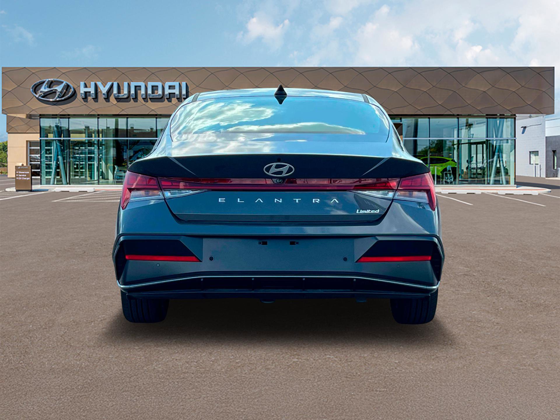 Used 2025 Hyundai Elantra Limited w/ Cargo Package FWD image 25