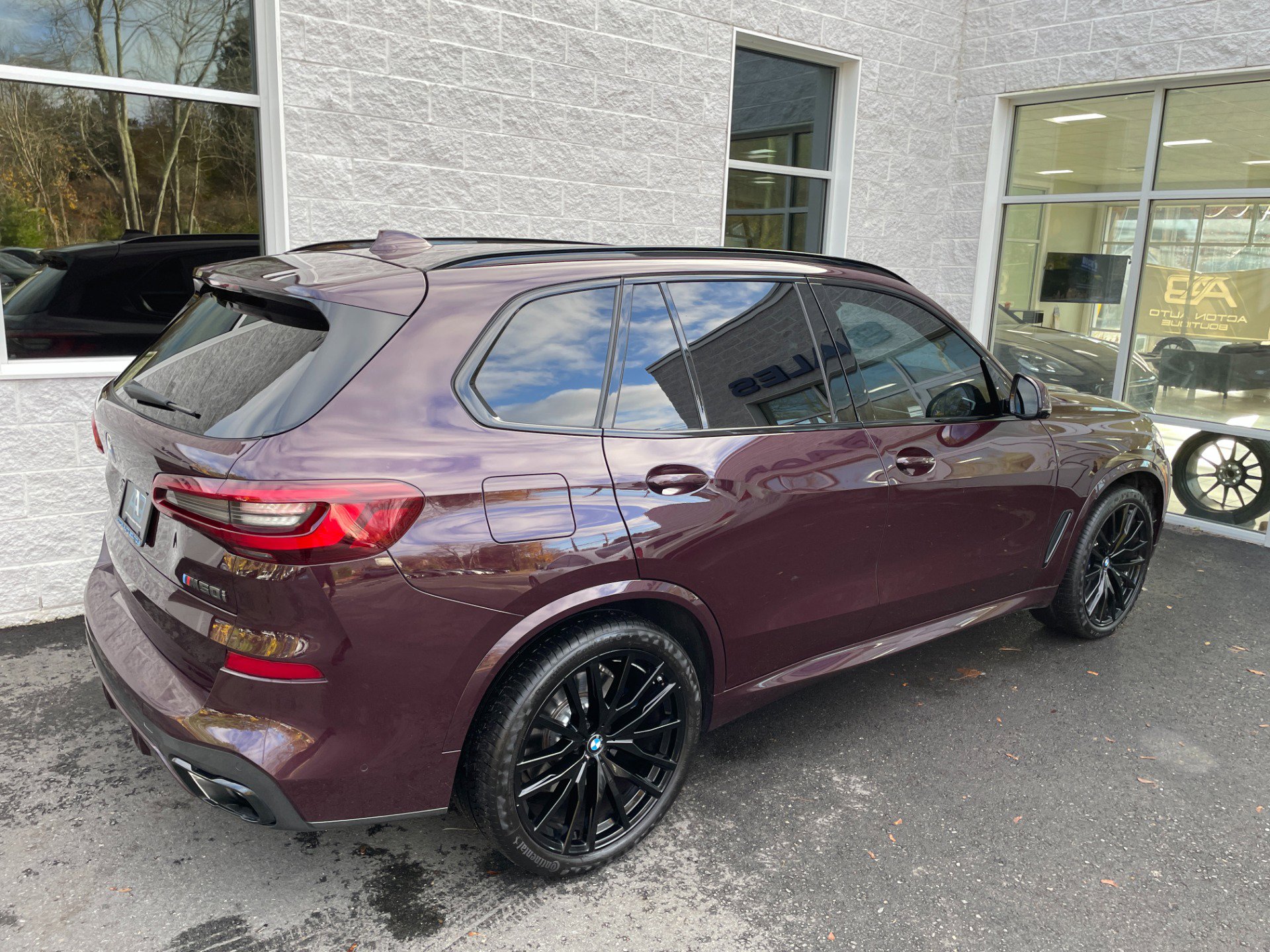 Used 2021 BMW X5 M50i w/ Executive Package image 30