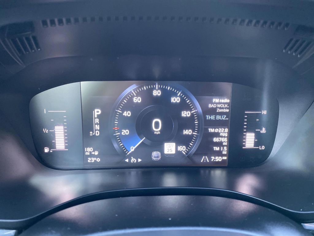 Used 2019 Volvo XC60 T5 Momentum w/ Premium Package image 23