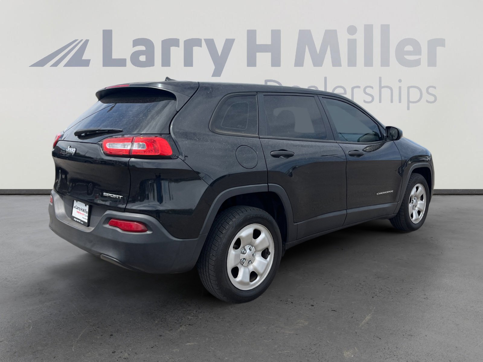 Used 2015 Jeep Cherokee Sport image 5