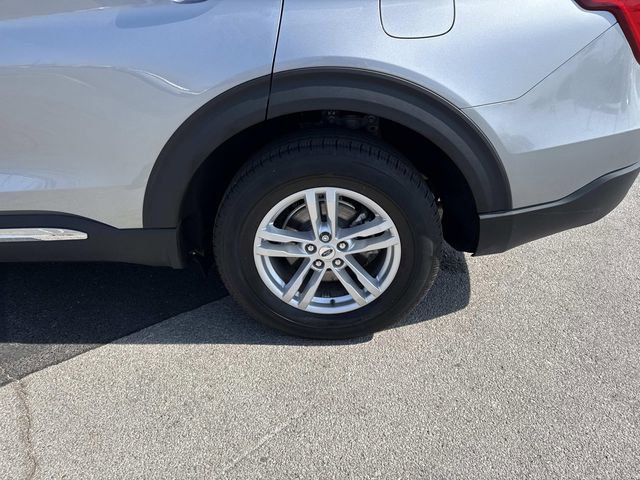 Used 2023 Ford Explorer XLT w/ Equipment Group 202A image 29