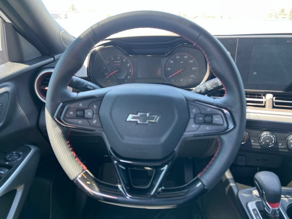 Used 2025 Chevrolet Trax RS w/ Sunroof Package FWD image 12