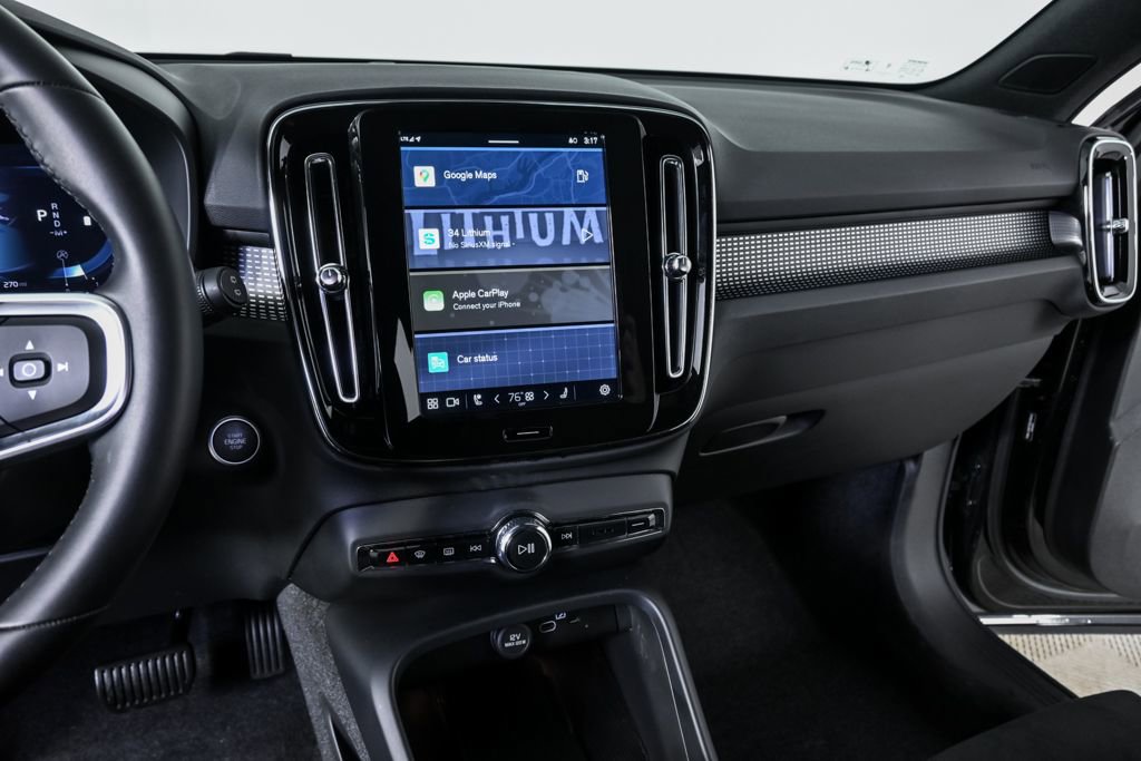 Certified 2025 Volvo XC40 B5 Plus image 14