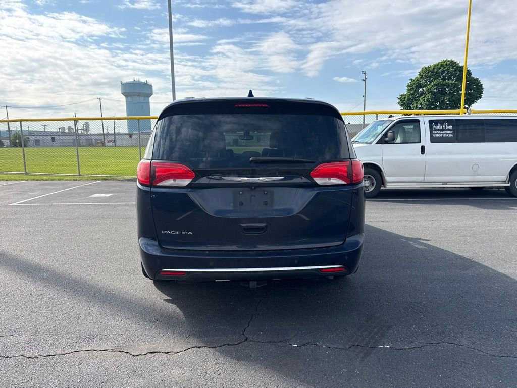 Used 2017 Chrysler Pacifica Touring-L Plus FWD image 3
