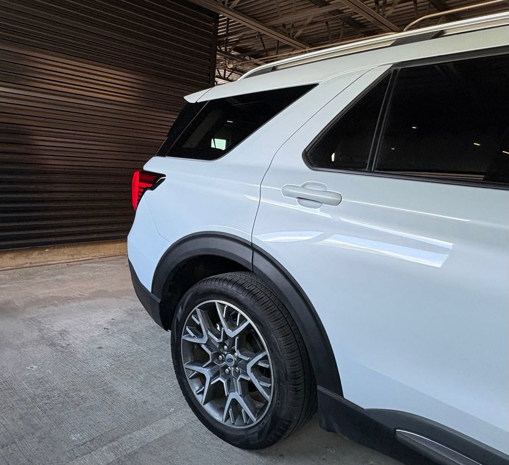 Used 2025 Ford Explorer Platinum w/ Ultimate Package AWD/4WD image 10