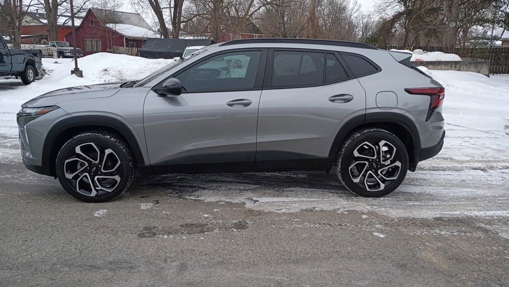 Used 2025 Chevrolet Trax RS w/ Driver Confidence Package image 4