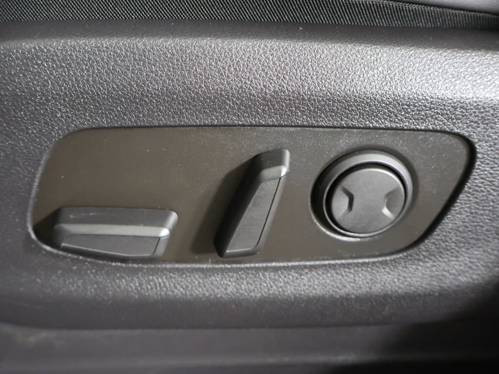 Certified 2024 Kia Carnival EX FWD image 33