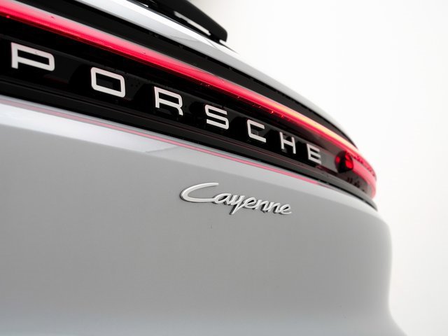 Used 2024 Porsche Cayenne image 34
