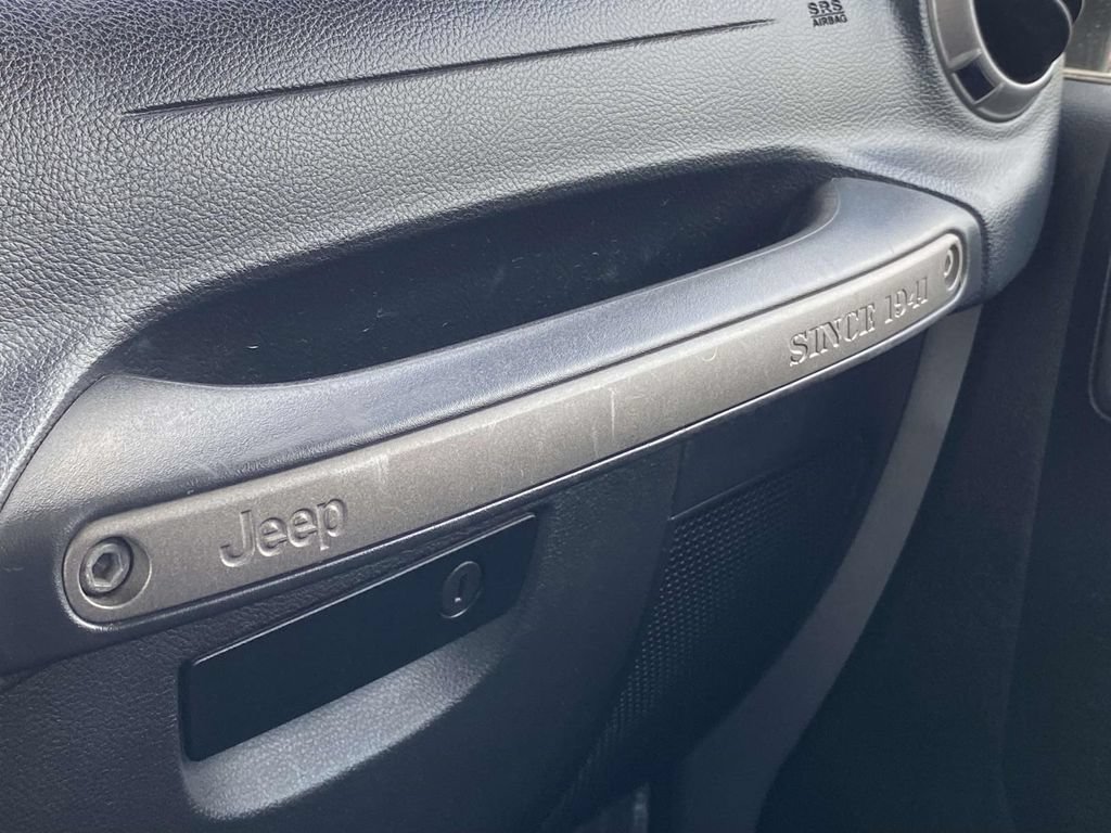 Used 2013 Jeep Wrangler Sport AWD/4WD image 31