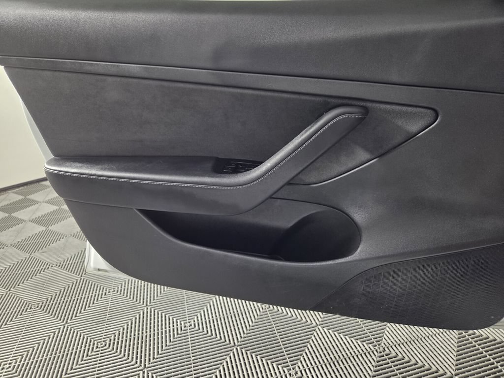 Used 2020 Tesla Model 3 Standard Range Plus RWD image 19