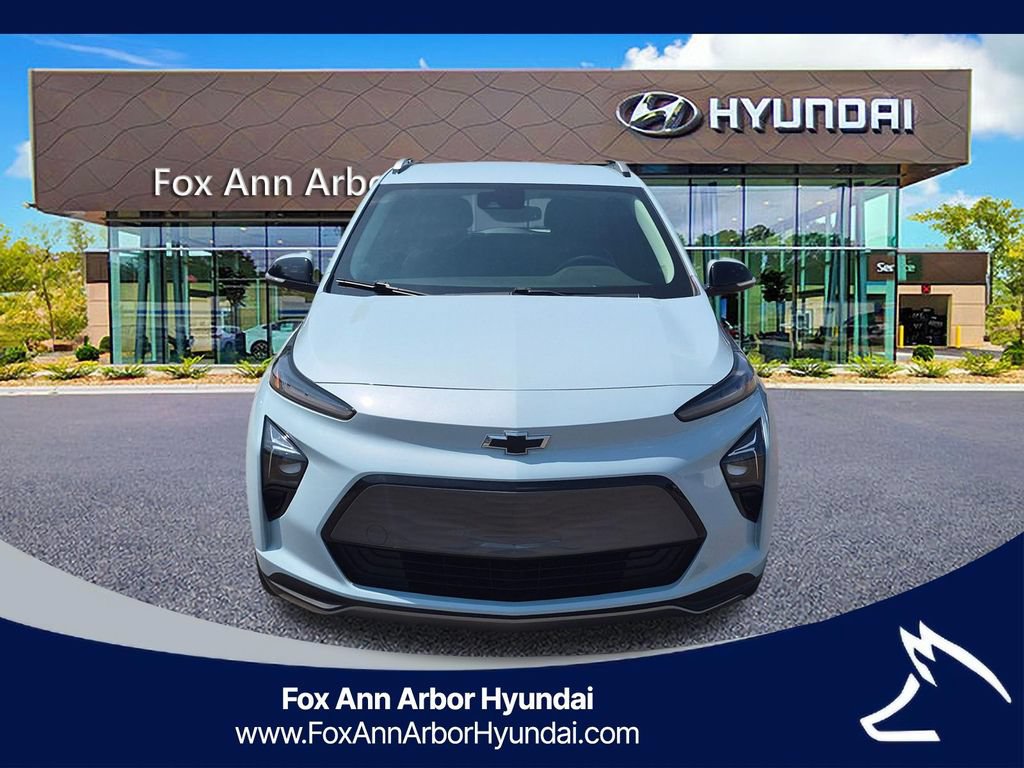Used 2022 Chevrolet Bolt EUV LT w/ Convenience Package FWD image 8