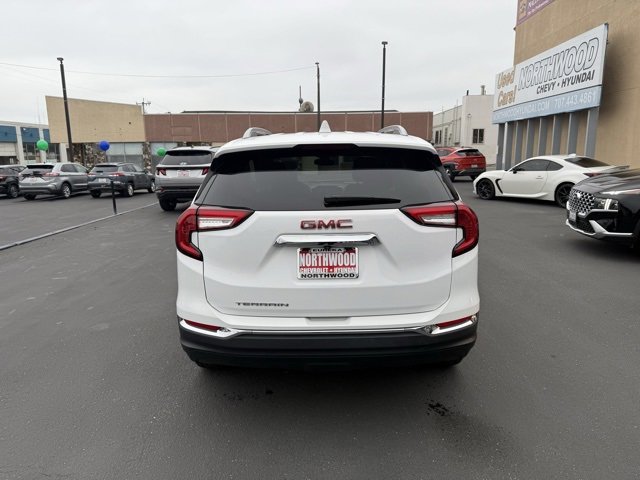 Used 2024 GMC Terrain SLT image 4