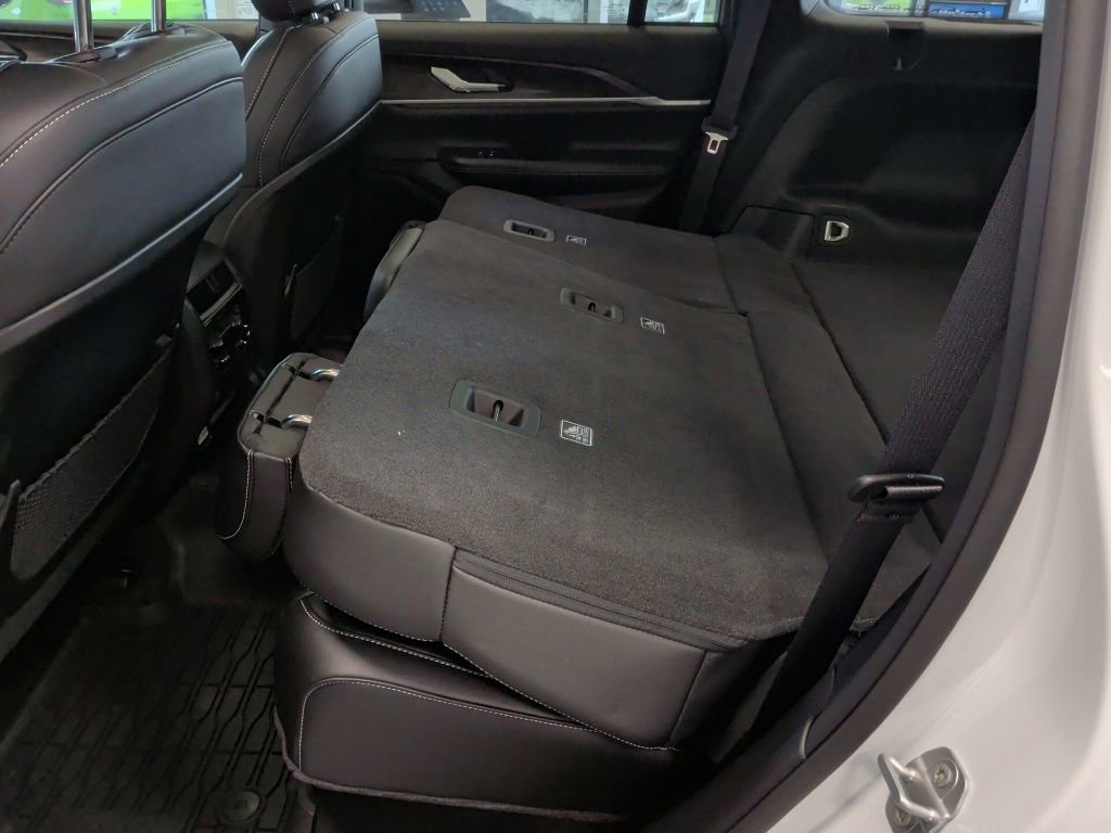 New 2025 Jeep Grand Cherokee Limited image 38