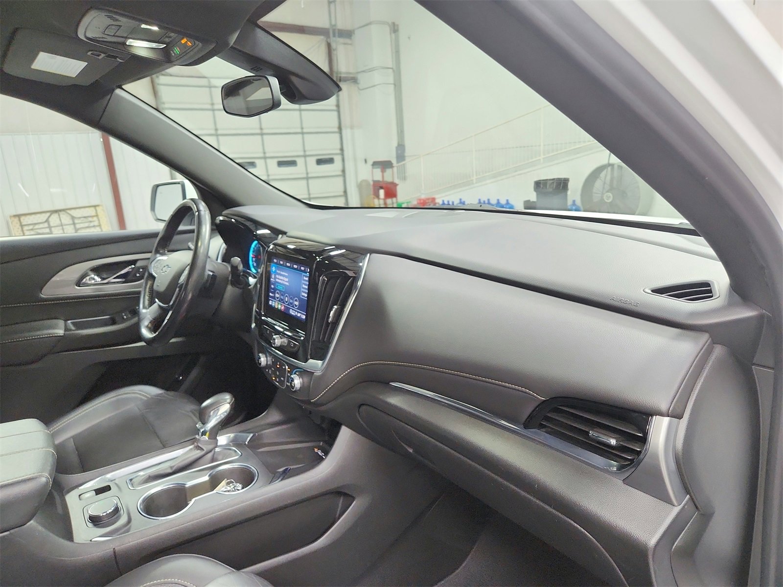 Used 2022 Chevrolet Traverse LT w/ Midnight/Sport Edition image 36