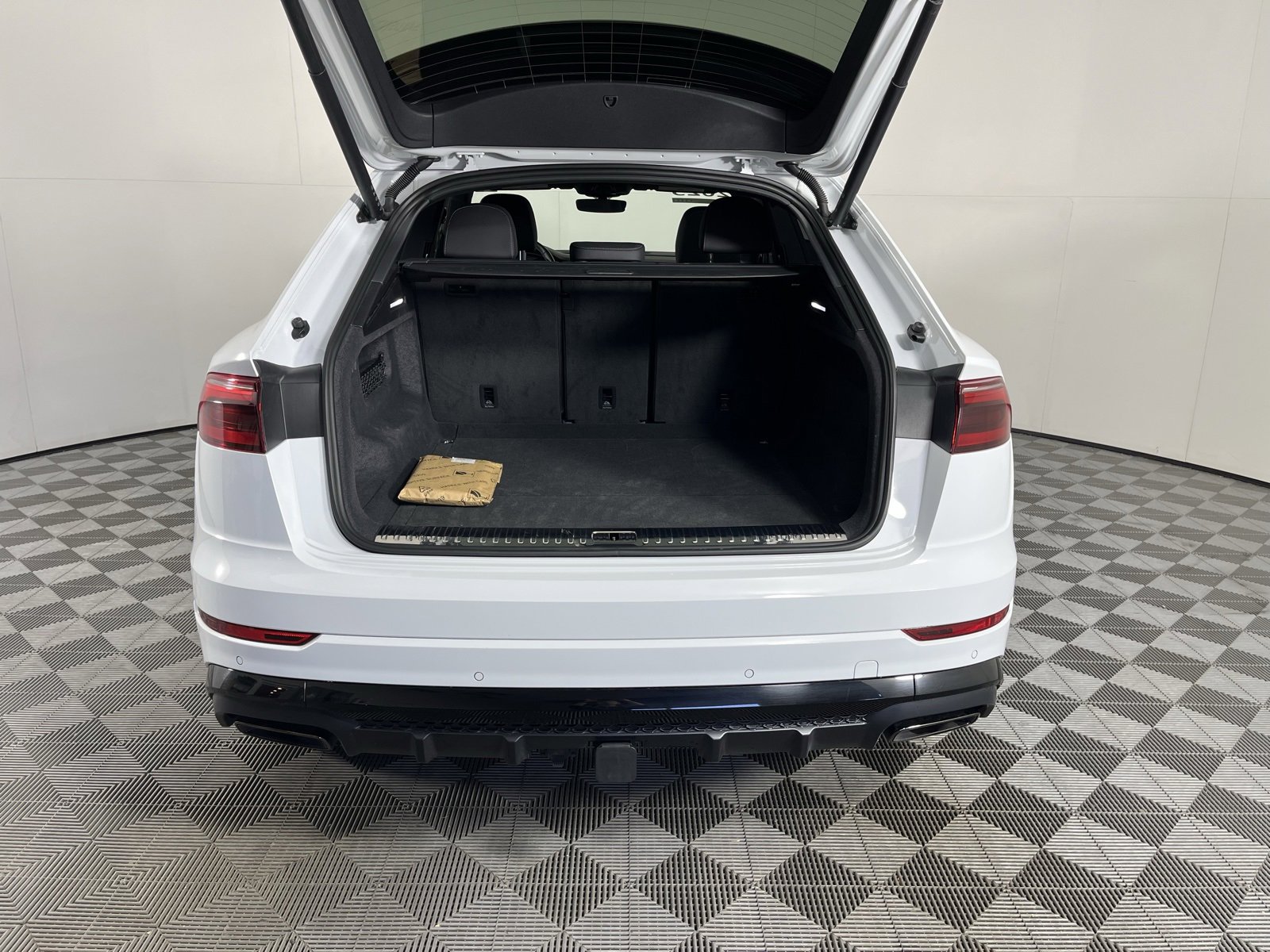 Certified 2025 Audi Q8 Premium Plus w/ Premium Plus Package image 17