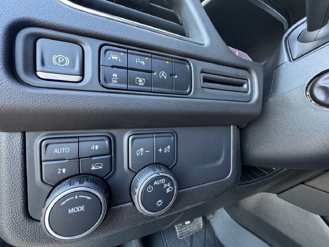 Used 2024 Chevrolet Suburban RST w/ Luxury Package AWD/4WD image 7