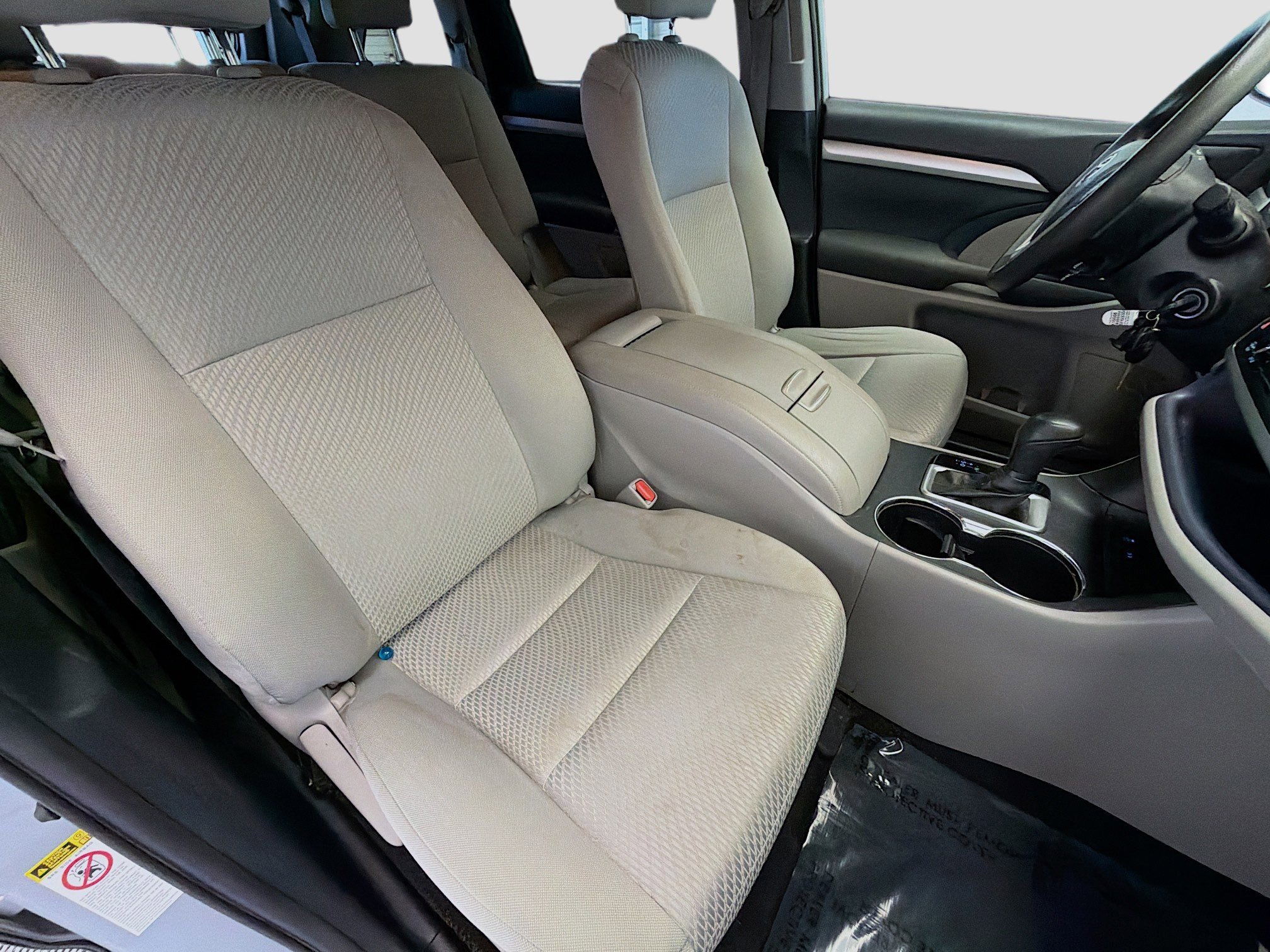 Used 2019 Toyota Highlander LE FWD image 15