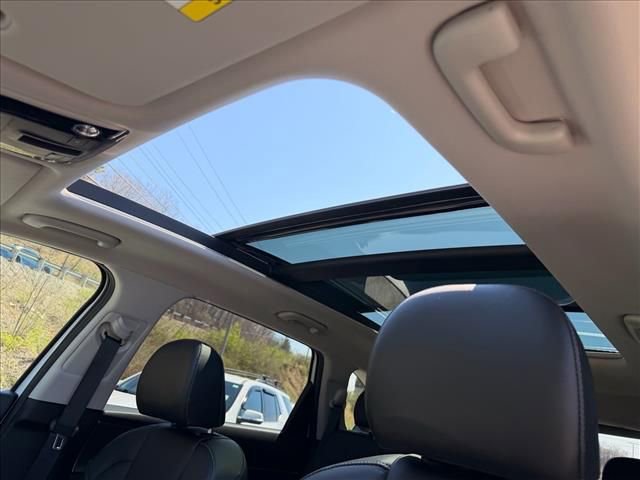 Used 2023 Kia Sorento SX image 19