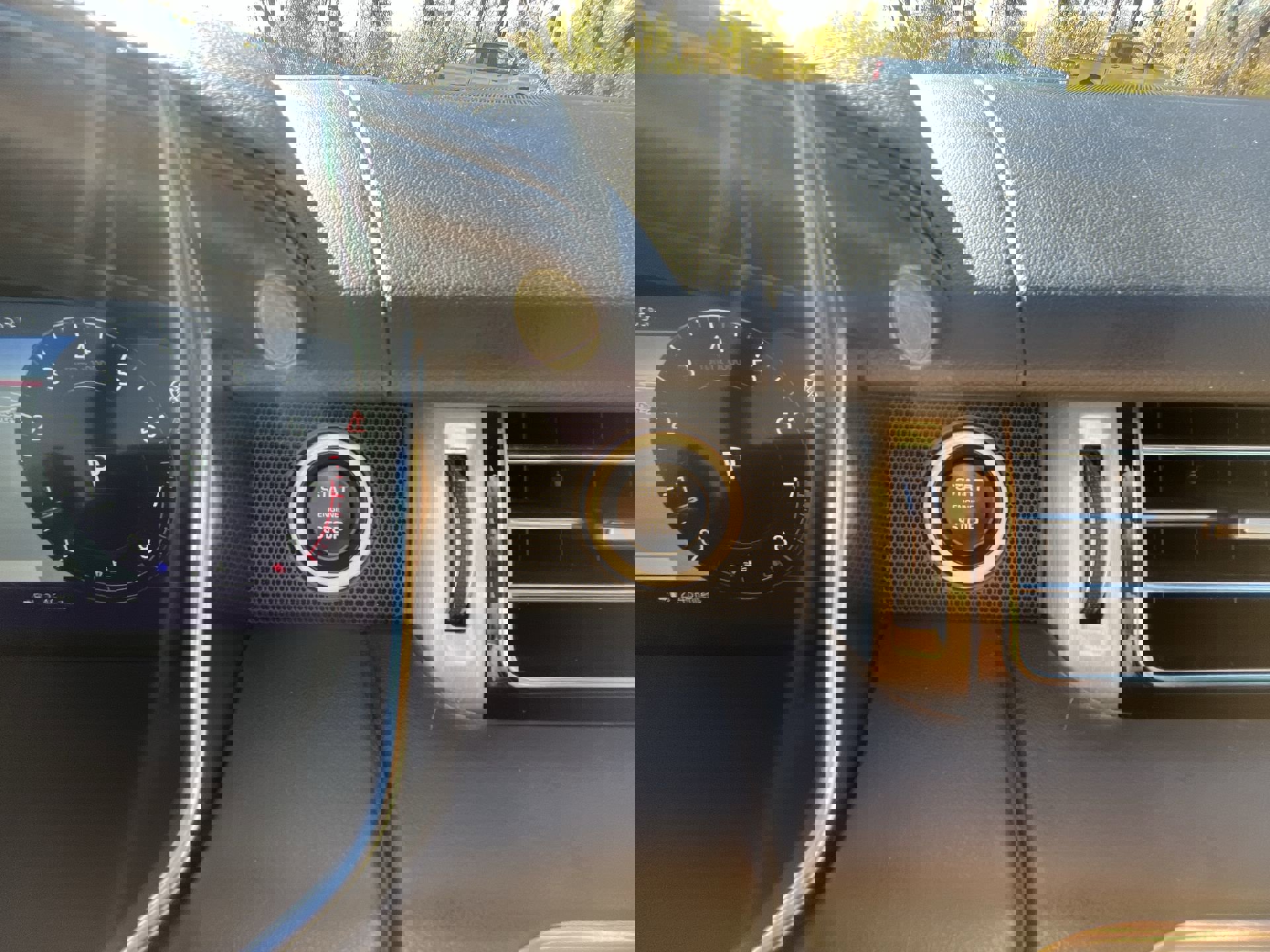 Used 2020 Land Rover Range Rover Long Wheelbase HSE image 17