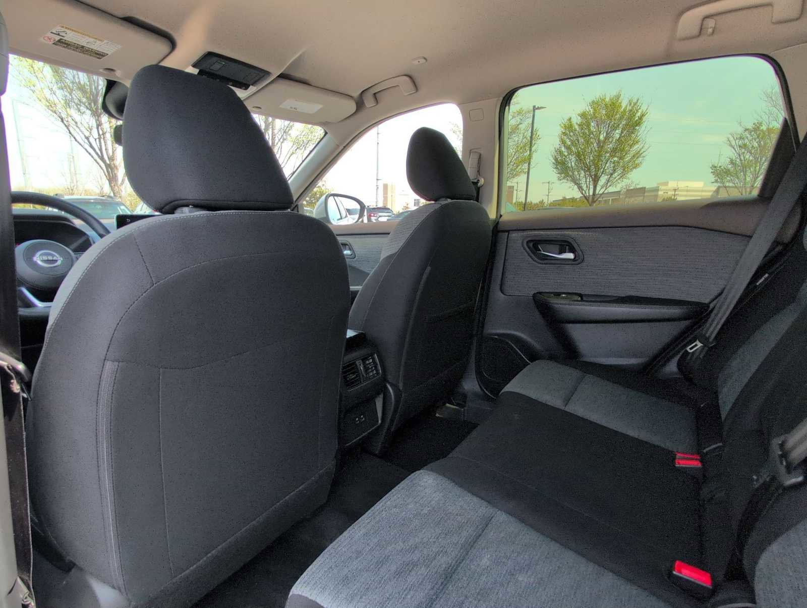 Used 2023 Nissan Rogue SV AWD/4WD image 18
