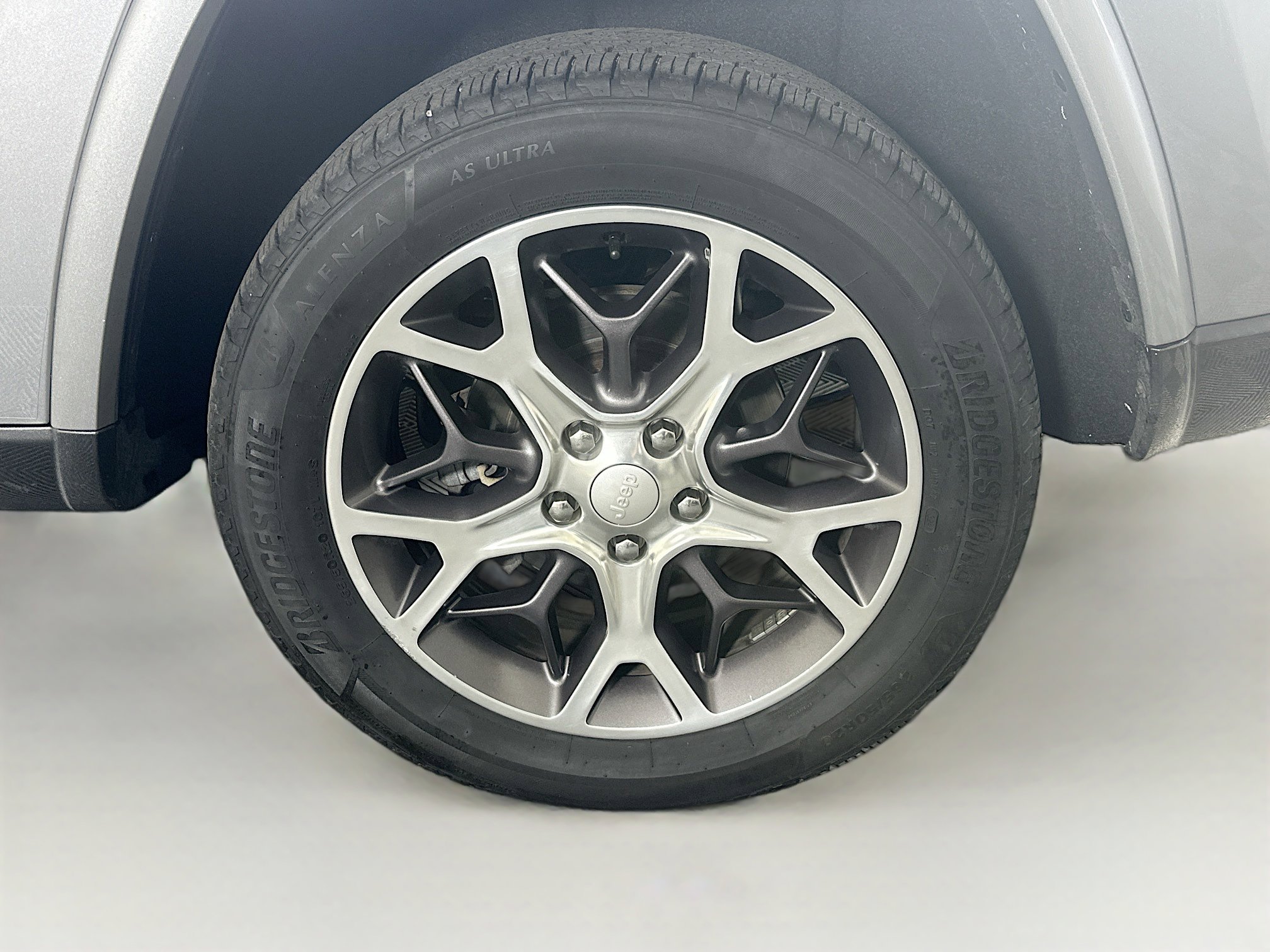 Used 2018 Jeep Grand Cherokee Limited image 11