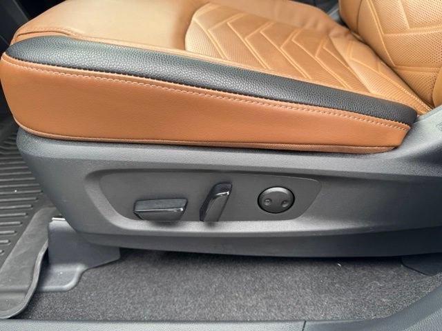 Used 2025 Nissan Pathfinder Platinum FWD image 24