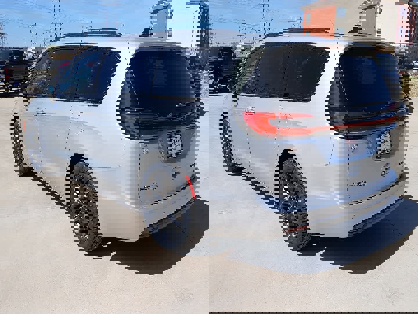 New 2026 Chrysler Pacifica Limited w/ S Appearance Package image 5