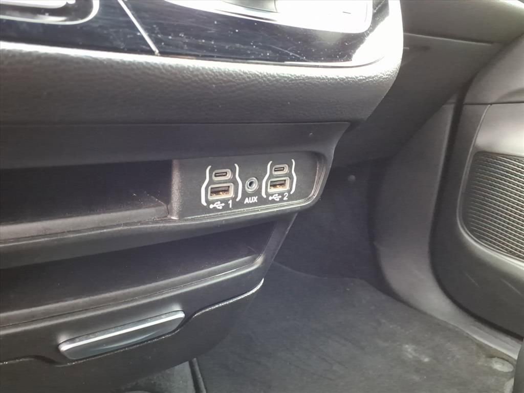 Certified 2025 Chrysler Pacifica Select FWD image 19