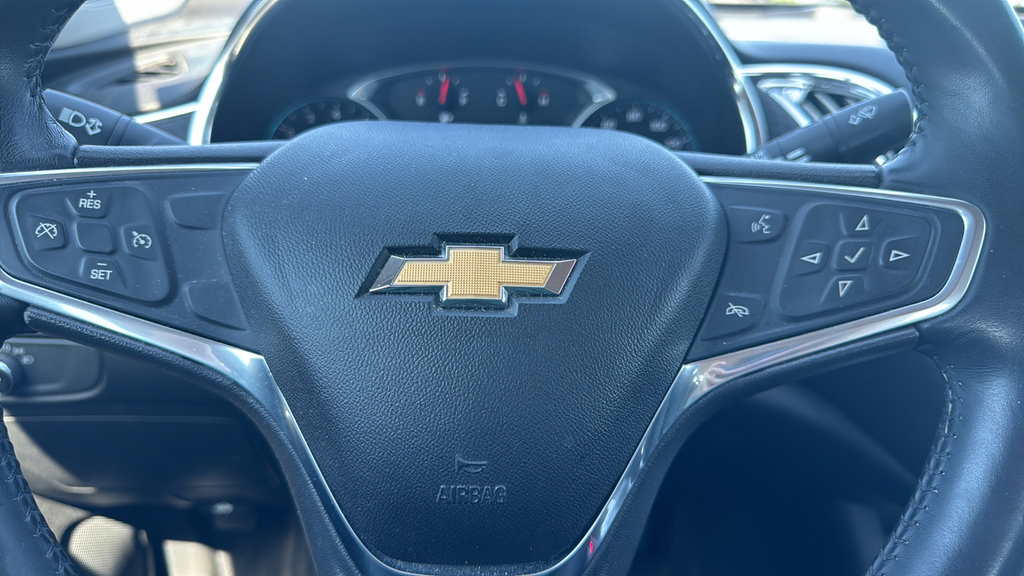 Used 2017 Chevrolet Malibu LT FWD image 12