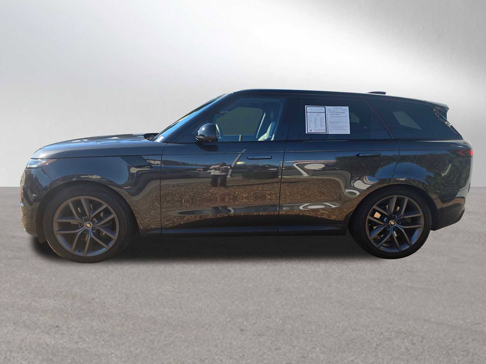 Used 2024 Land Rover Range Rover Sport SE image 2