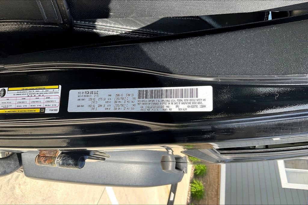 Used 2015 Jeep Wrangler Unlimited Rubicon w/ Connectivity Group AWD/4WD image 17