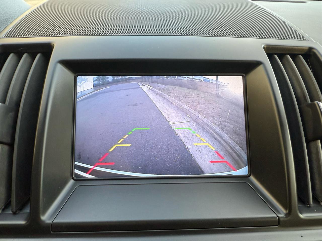 Used 2013 Land Rover LR2 image 44